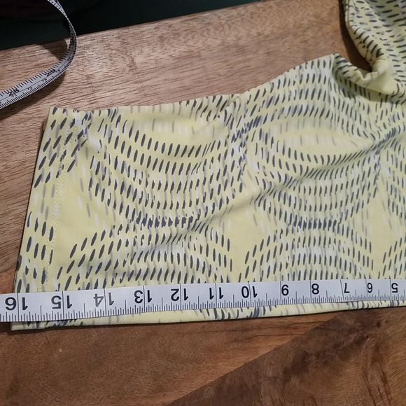 Womens 2X INC International Concepts Yellow Stretchy Pintucked Neck Gray White. - Picture 6 of 6